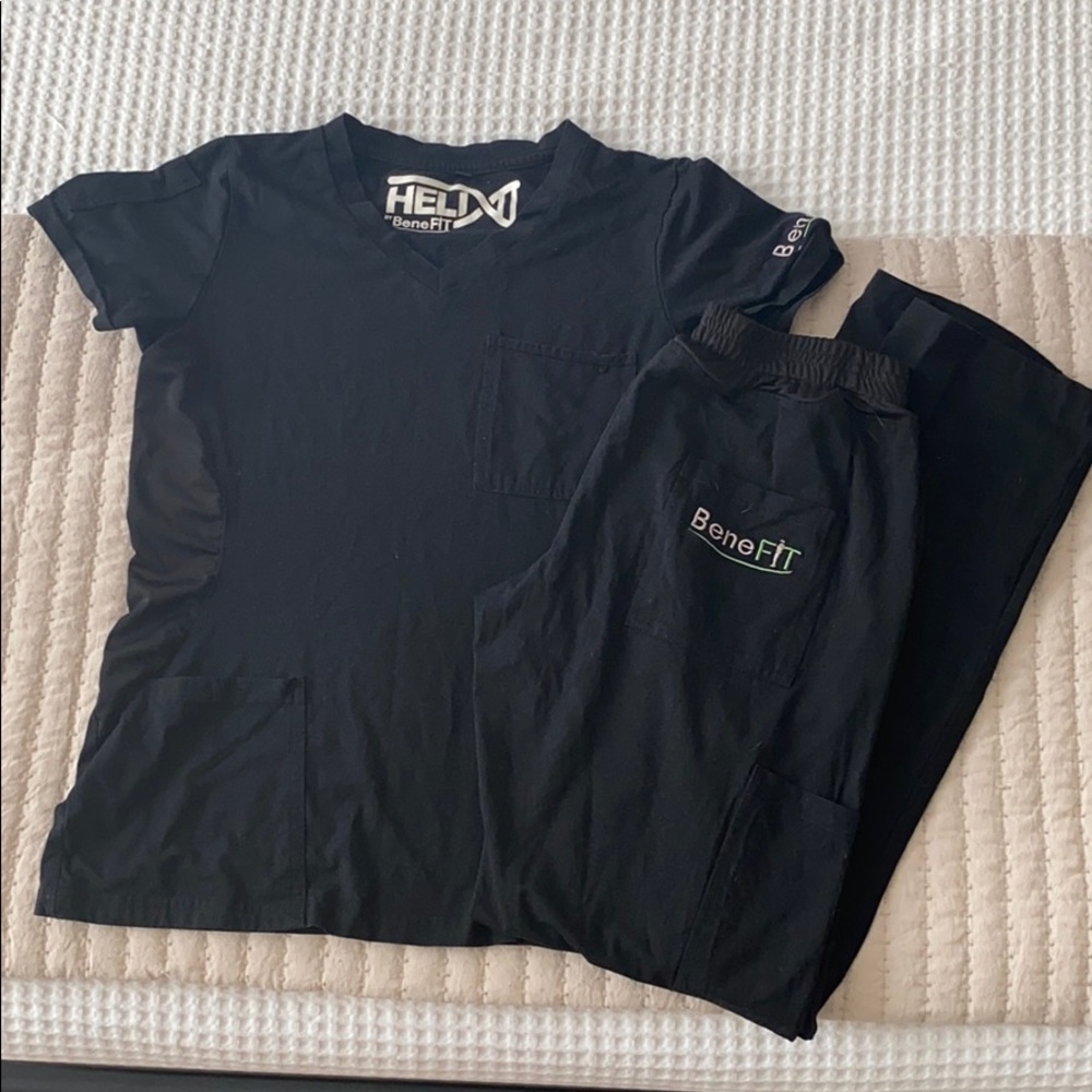 Benefit Helix black scrubs